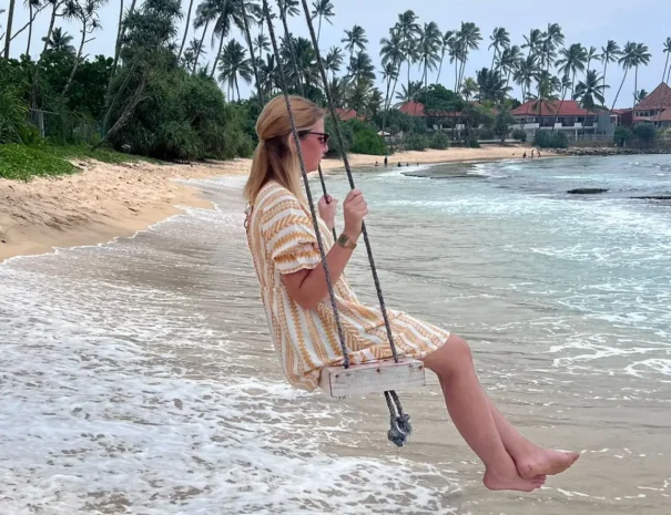 Strandschaukel mit Wellen